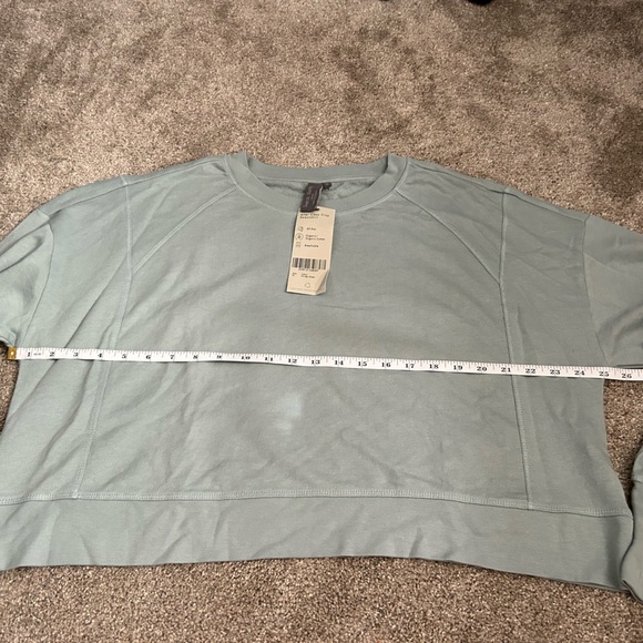 NWT Sweaty Betty After class crop sweatshirt in mirage green! - Picture 2 of 4